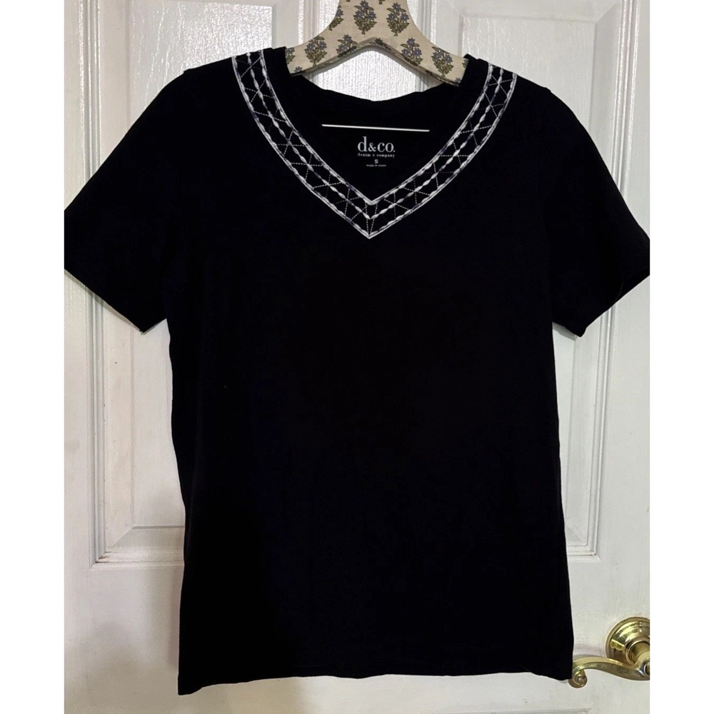 Denim‎ And Company Short Sleeve Women's Black-Neck Embroidery - Small